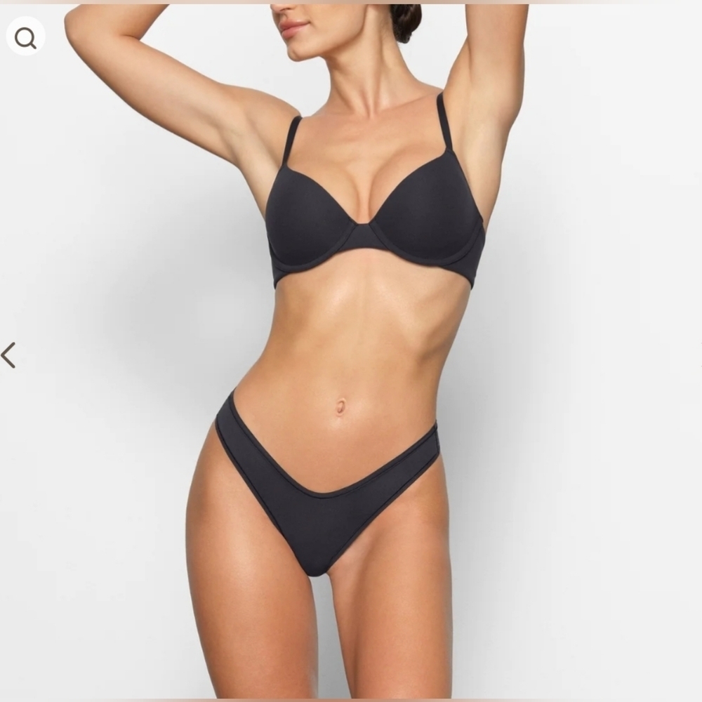 NWT Skims Fits Everybody T-Shirt Bra